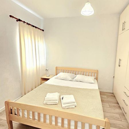 Cozy 1 Bedroom Apartment Near Parks, Cafes & Restaurants 티라나 외부 사진