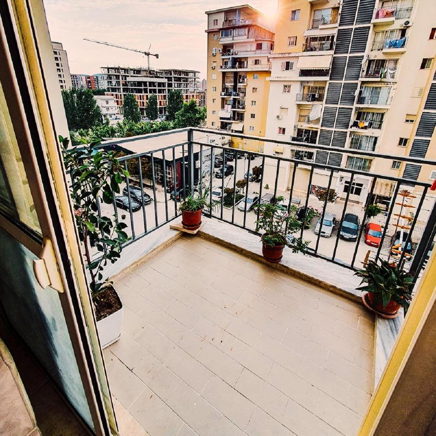Cozy 1 Bedroom Apartment Near Parks, Cafes & Restaurants 티라나 외부 사진