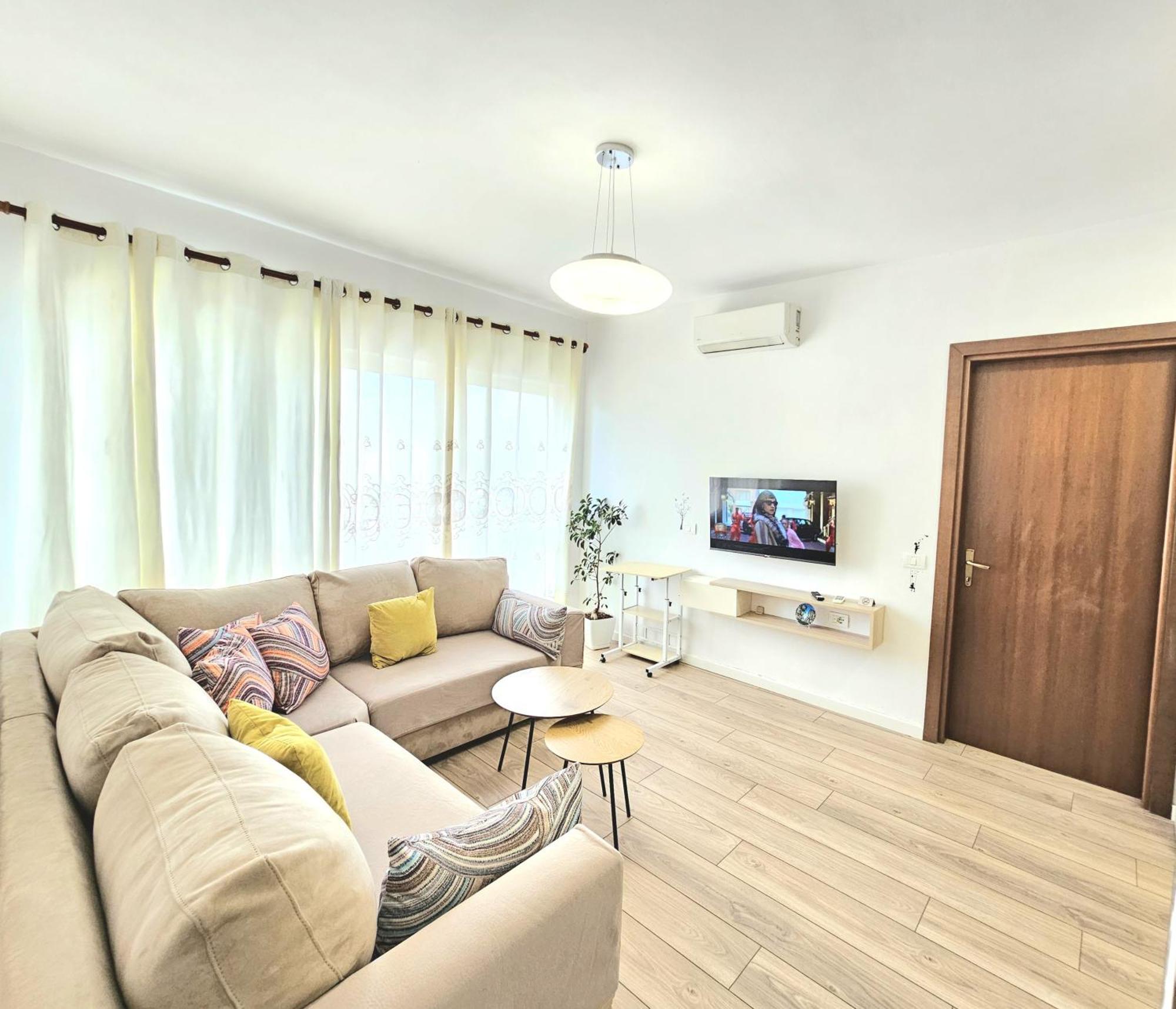 Cozy 1 Bedroom Apartment Near Parks, Cafes & Restaurants 티라나 외부 사진
